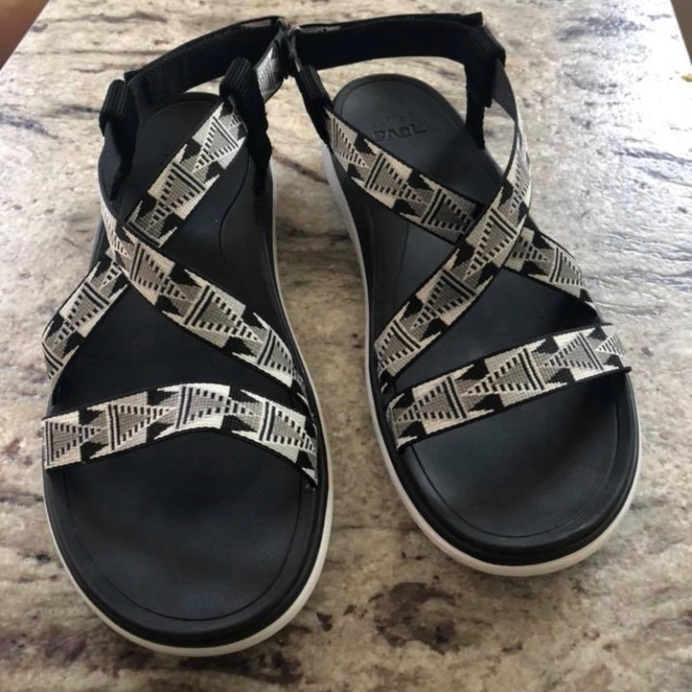 Never worn before women’s Teva sandals